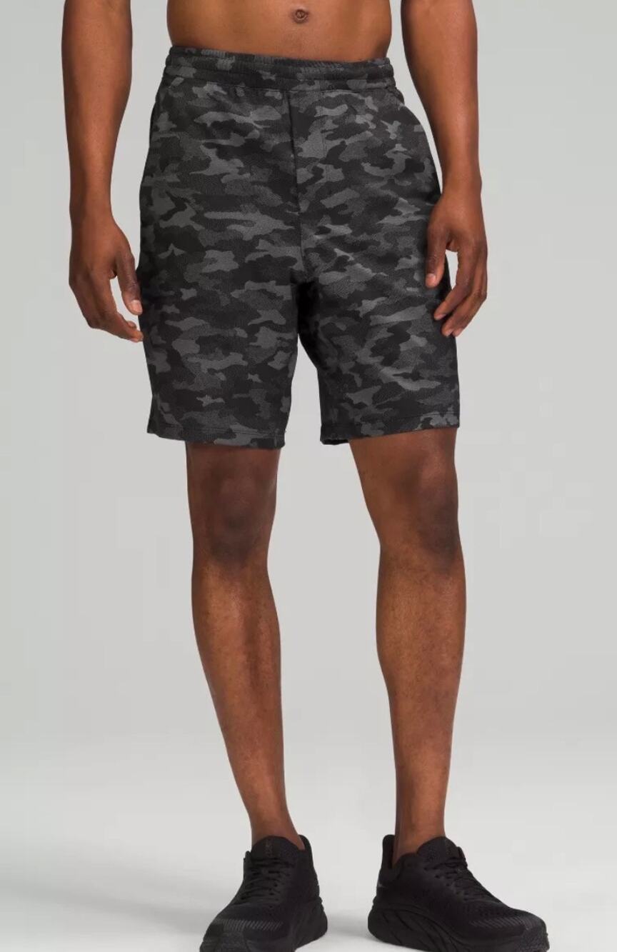 Lululemon Pace Breaker Shorts 9” Lined in Black & Gray Camo Print Size Large
